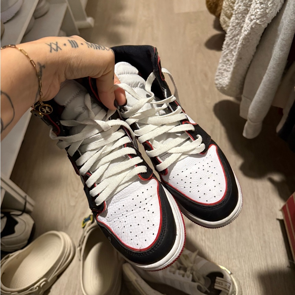 Nike Black and White Sneakers Classic Design